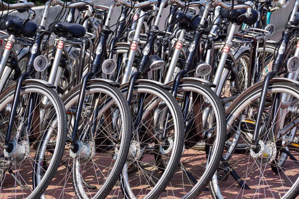 Parking de bicicletas de ciudad clásicas