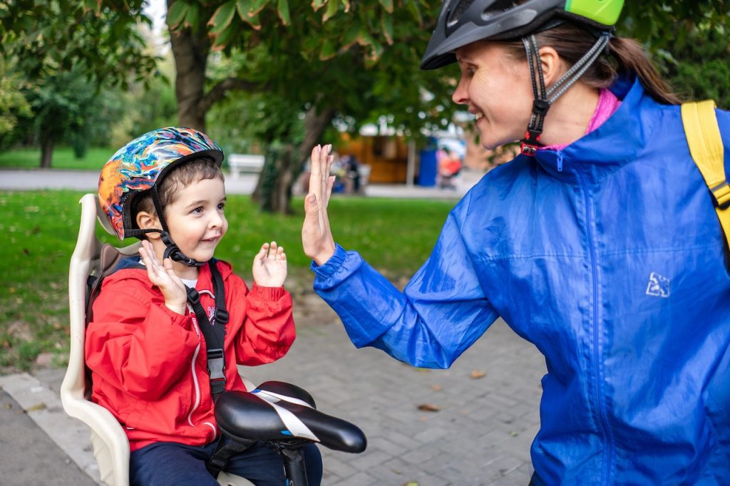 El niño puede disfrutar de la emoción de la bici desde muy pequeño